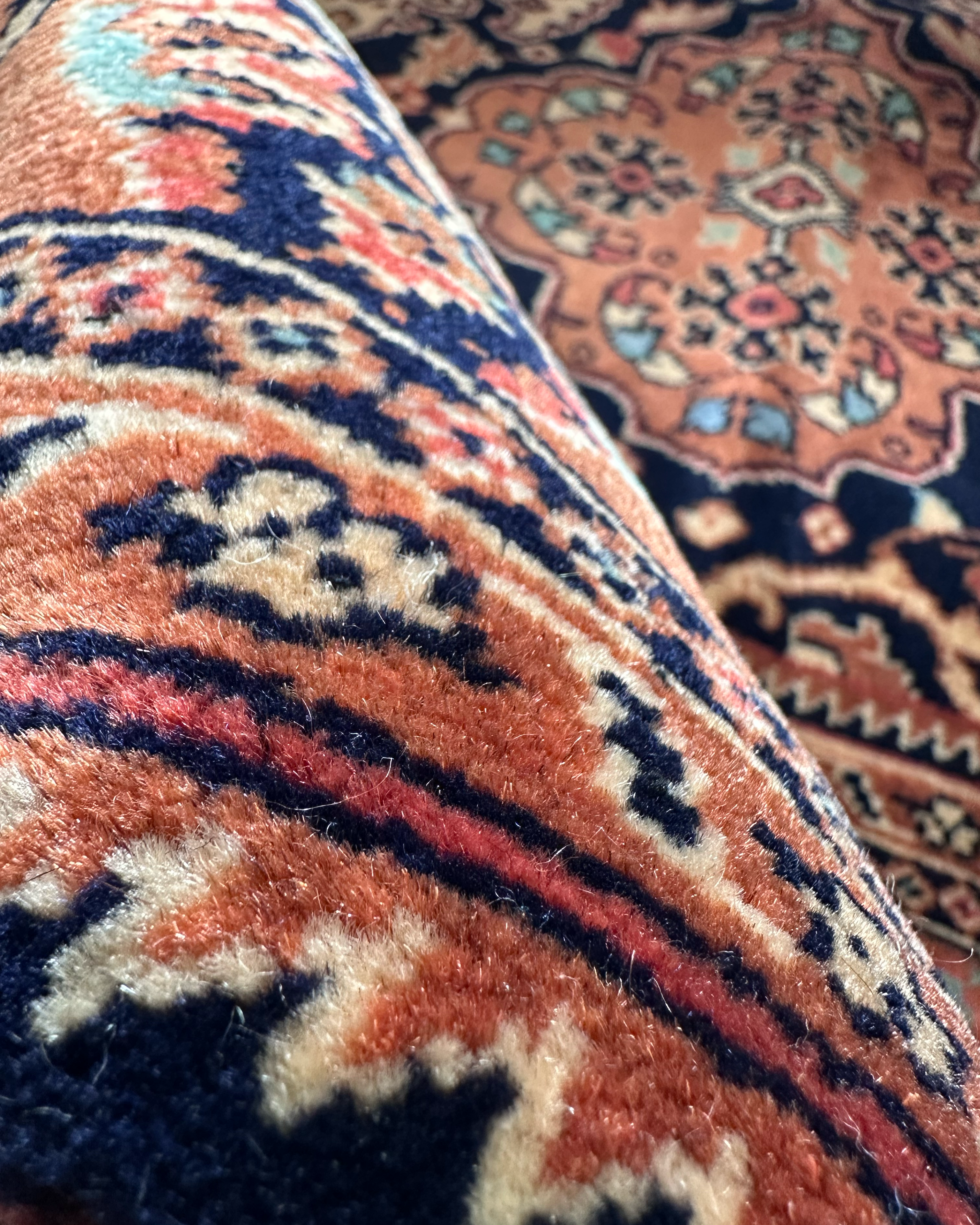 BELGIC HANDCRAFTED RUG | MOURY GUL STYLE |