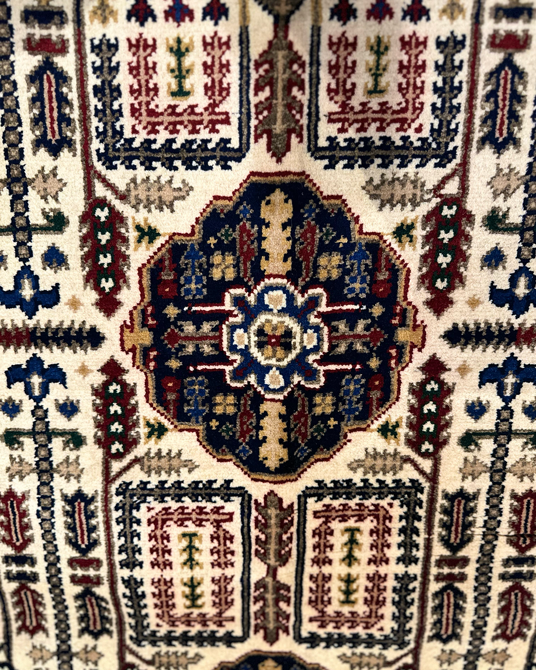 HANDCRAFTED RUG | GULIZAR STYLE |