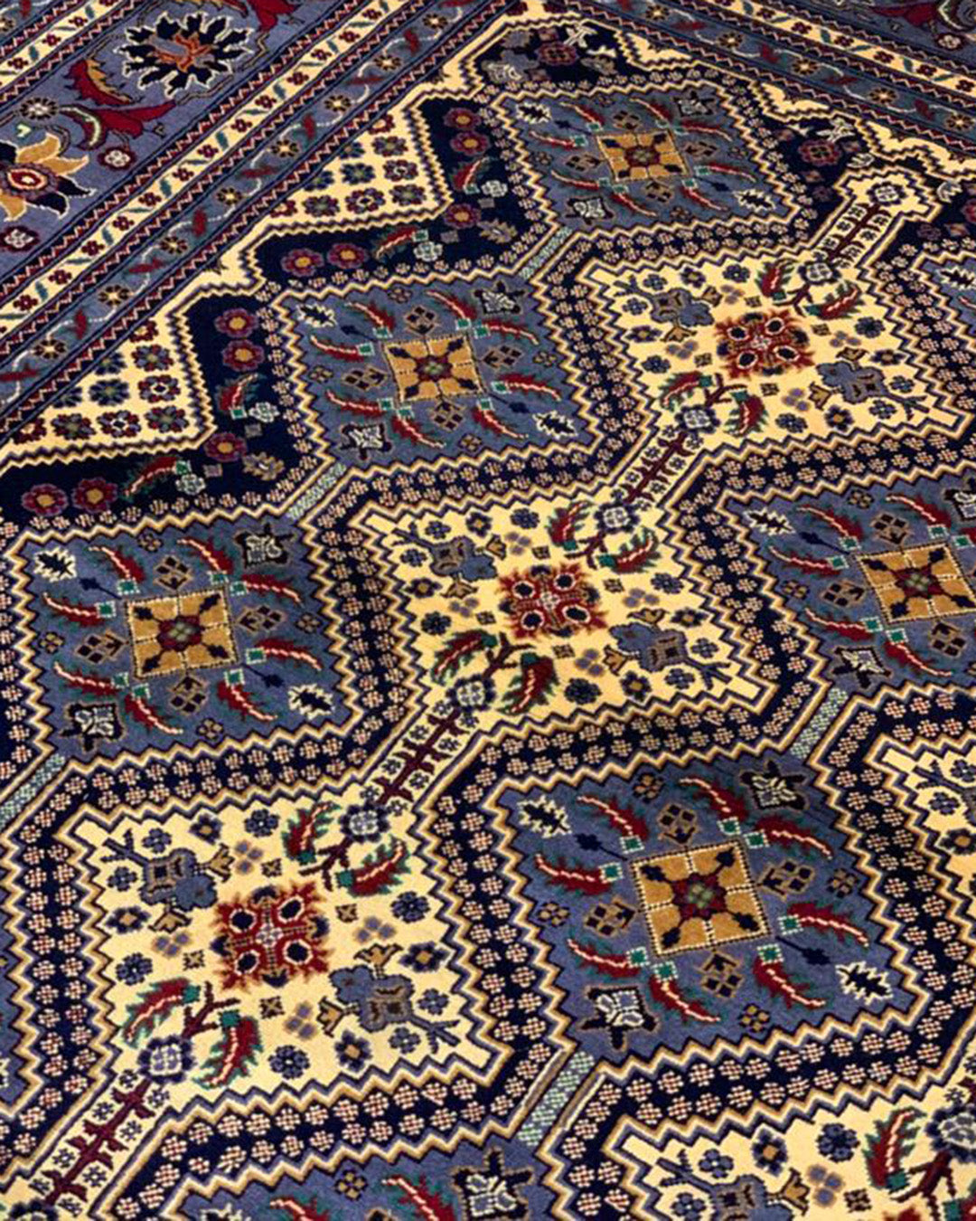BELGIC HANDCRAFTED RUG | BLUE DIAMOND STYLE |