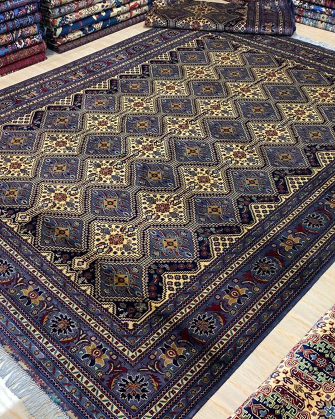 BELGIC HANDCRAFTED RUG | BLUE DIAMOND STYLE |